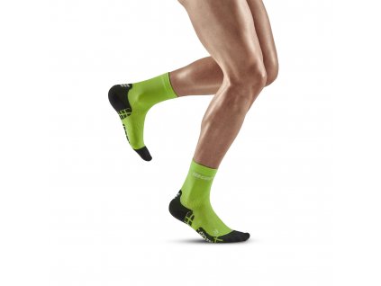 Run ultralight compression socks m flash green black front model 1536x1536px