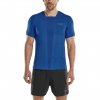 The run shirt short sleeve v4 blue m front crop model 1536x1536px
