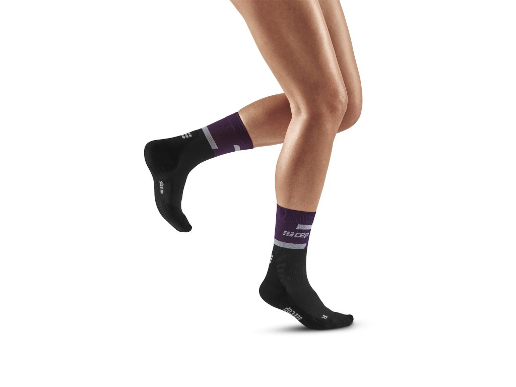 The run socks mid cut w violet black front model 1536x1536px