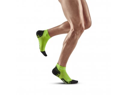 Run ultralight low cut socks m flash green black front model 1536x1536px