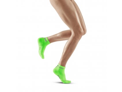 The run socks low cut v4 green WP2AGR front model web