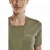 The run shirt short sleeve v4 olive w detail1 crop model 1536x1536px