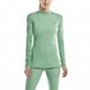Cold weather shirt long sleeve v2 women W3E396 green w front crop model web