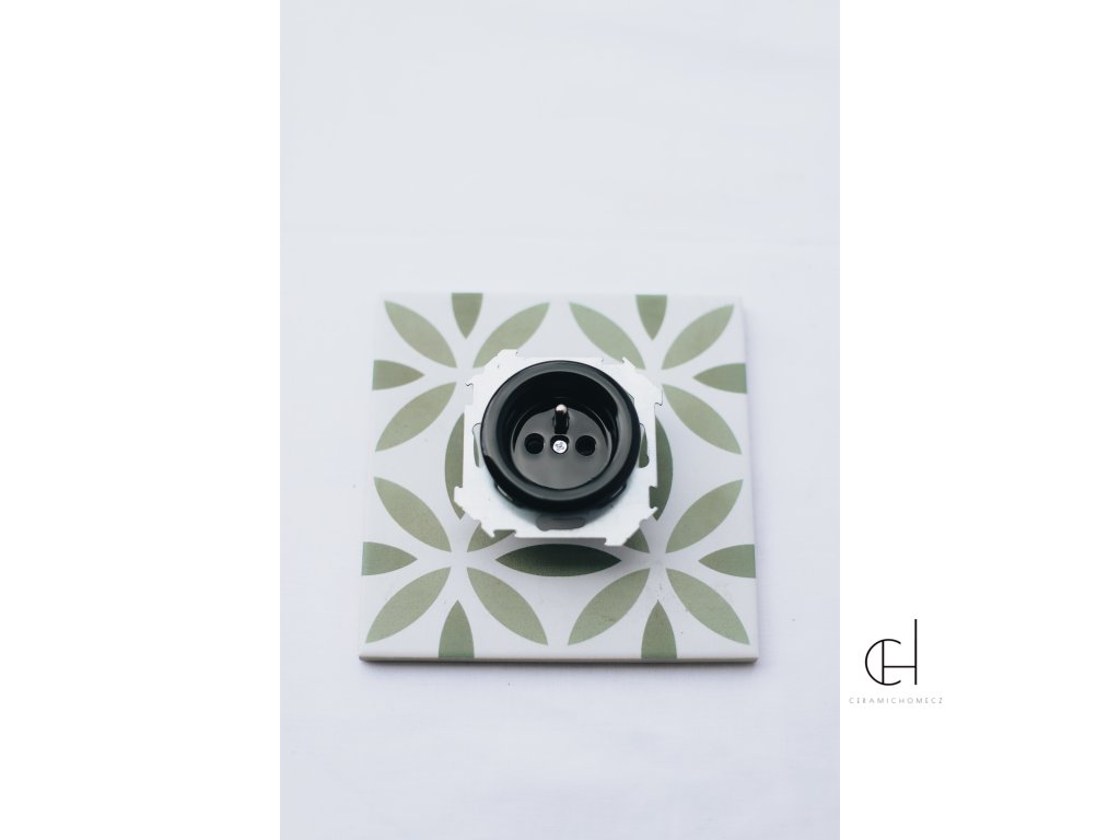 Keramická zásuvka do sestavy bez rámečku ČERNÁ bezšroubková