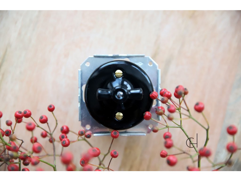 Porcelánový otočný vypínač bez rámečku typ6. ČERNÁ