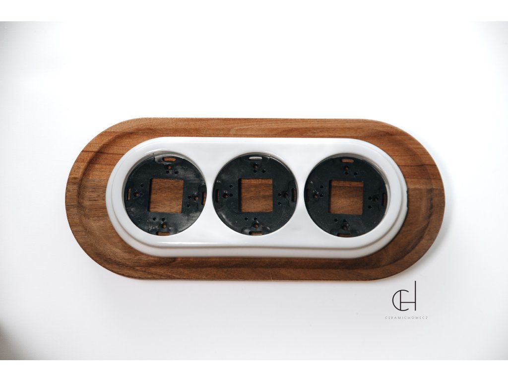 Keramický trojrámeček pro povrchovou elektroinstalaci BÍLÁ