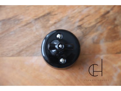 Keramický vypínač typ 7 pro povrchovou elektroinstalaci ČERNÁ