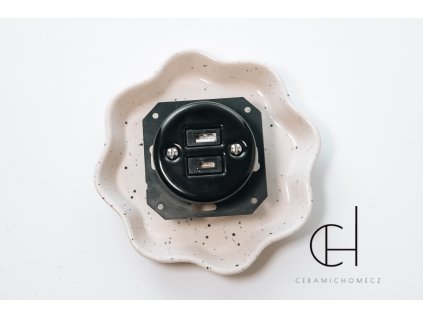 Keramická USB zásuvka do sestavy ČERNÁ