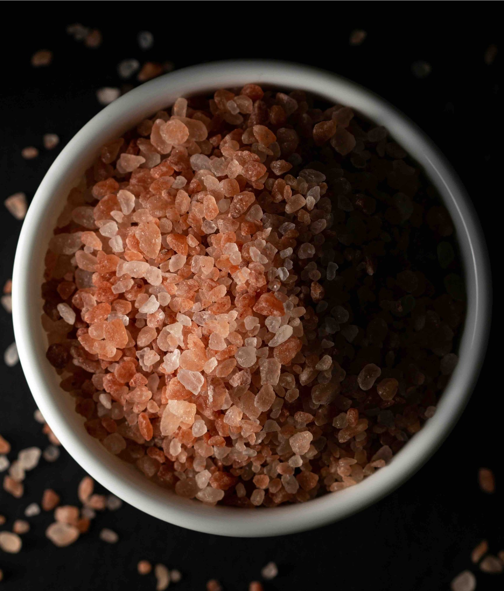 Když na nás „něco leze“: starý rituál s teplou vodou a solí