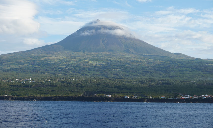 Pico, ostrov s dvoutisícovkou uprostřed