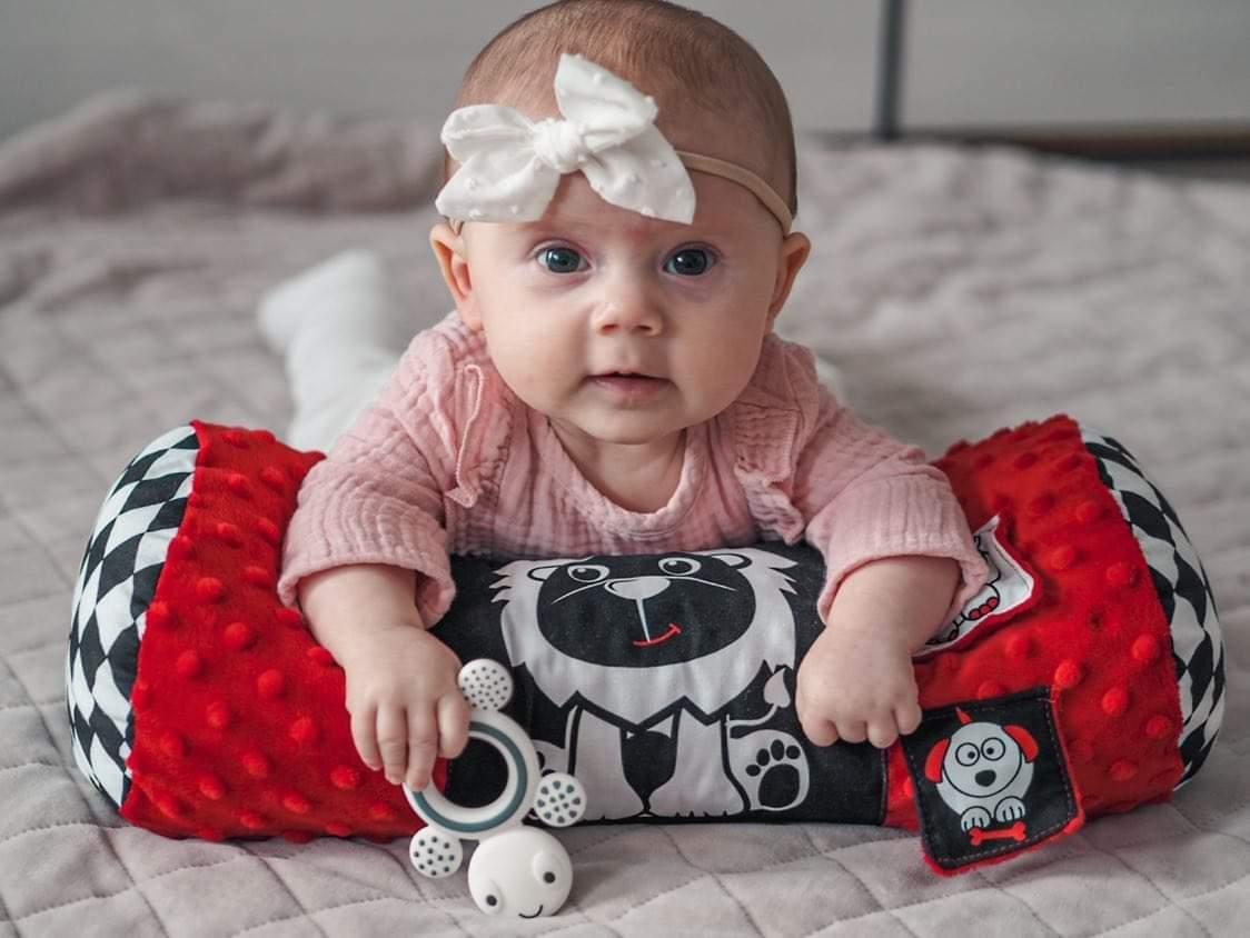 Využití vhodných hraček pro rozvoj zraku a motoriky u miminka během prvního roku