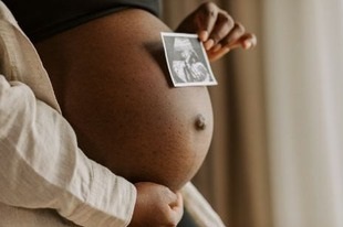 Jak vtipně a originálně oznámit těhotenství nejen partnerovi