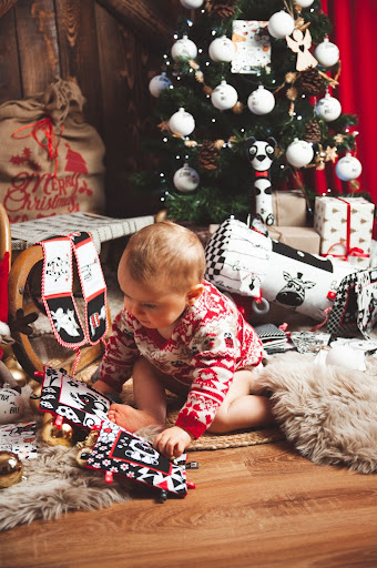 Dárky pro miminko k Vánocům pod stromečkem