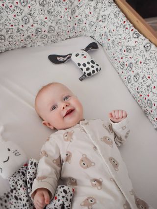 Mantinel do postýlky? Pak jedině ten náš 😍 stylový, kontrastní, elegantní, ručně šitý v ČR🤍🖤 #cernanabile...