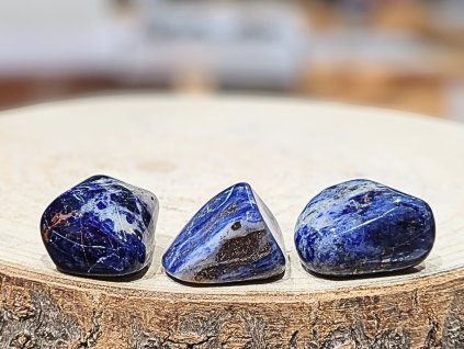Sodalit - tromlovaný kámen; 25-30mm