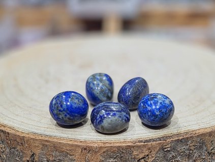 Lapis lazuli - tromlovaný kámen; 20-25mm, světlejší odstín