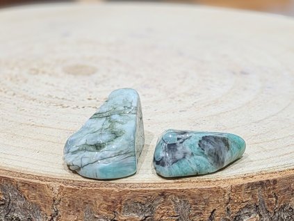 Smaragd - tromlovaný kámen; 25-35mm