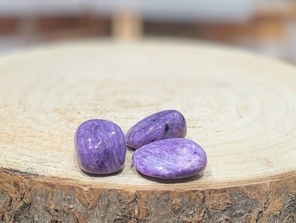 Čaroit - tromlovaný kámen; 30-35mm