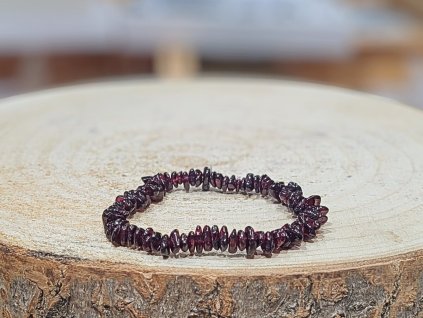 Granát indický - náramek; 5-10mm - sekaný