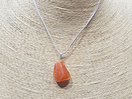 Karneol - přívěsek; 20-23mm