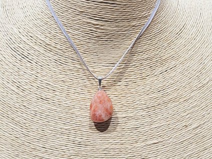 Sluneční kámen - přívěsek; 20-25mm