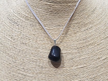 Turmalín černý - přívěsek; 20-25mm