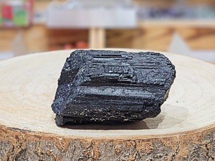 Turmalín - surový kámen; 8-9cm