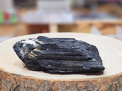 Turmalín - surový kámen; 13-14cm