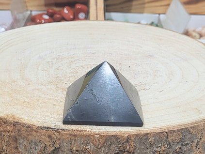 Šungit - pyramida; 45mm