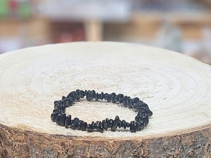 Turmalín černý - náramek; 5-10mm - sekaný