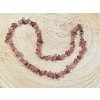 Jahodový křemen - náhrdelník; 40cm - sekaný