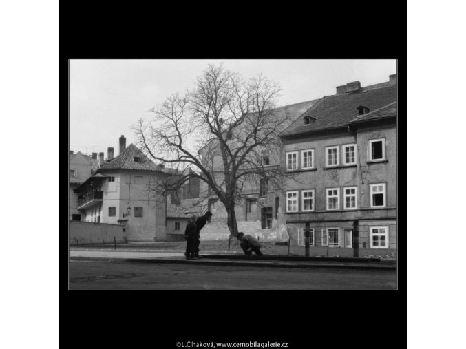 Kluci na Kampě (526), žánry - Praha 1960 duben, černobílý obraz, stará fotografie, prodej