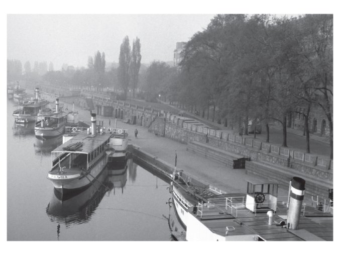 100168 I Smíchovské nábřeží s parníky, Praha 1960