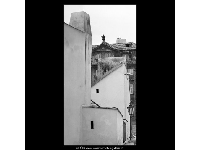 Zdi domů (5304), Praha 1967 květen, černobílý obraz, stará fotografie, prodej