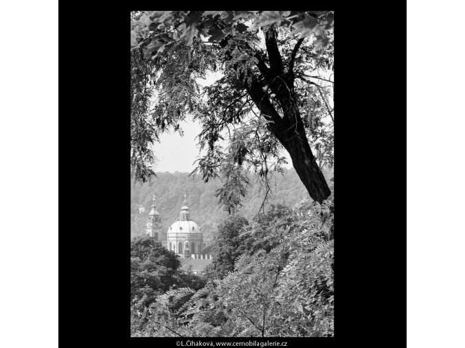 Kopule chrámu sv.Mikuláše (5386-1), Praha 1967 červen, černobílý obraz, stará fotografie, prodej