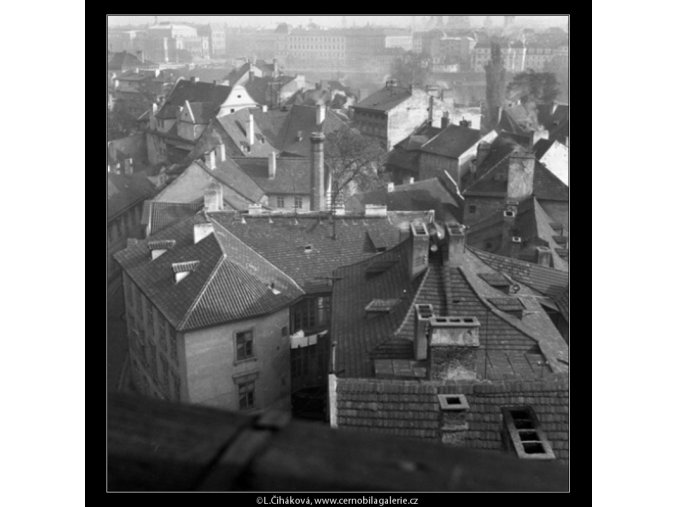 Pohled na střechy (41-19), Praha 1958 , černobílý obraz, stará fotografie, prodej