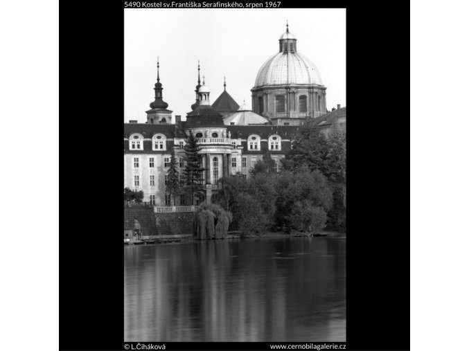 Kostel sv.Františka Serafinského (5490), Praha 1967 srpen, černobílý obraz, stará fotografie, prodej