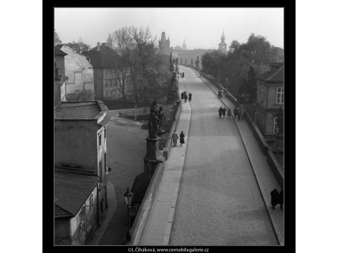 Pohled na Karlův most (41-28), Praha 1958 , černobílý obraz, stará fotografie, prodej
