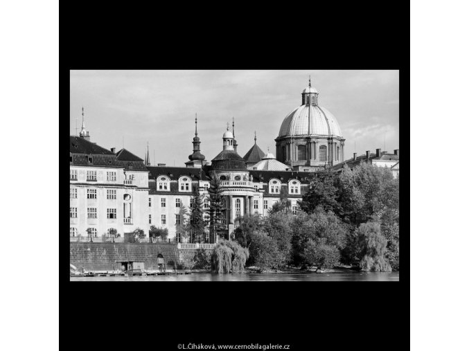 Kostel sv.Františka Serafinského (5502), Praha 1967 srpen, černobílý obraz, stará fotografie, prodej