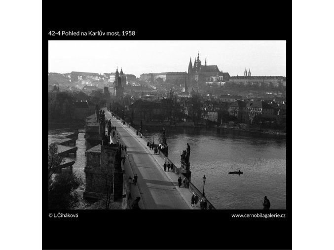 Pohled na Karlův most (42-4), Praha 1958 , černobílý obraz, stará fotografie, prodej