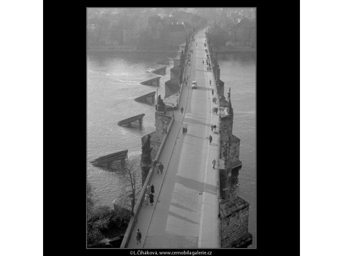 Karlův most z výšky (42-7), Praha 1958 , černobílý obraz, stará fotografie, prodej