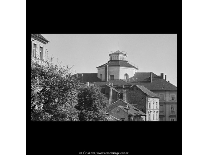 Střechy a stříšky (5680), Praha 1967 říjen, černobílý obraz, stará fotografie, prodej