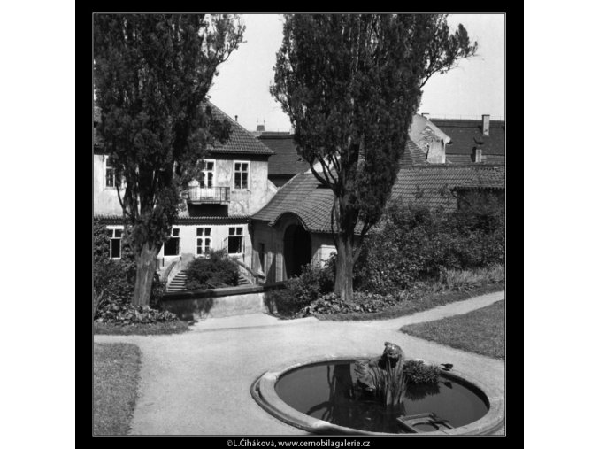 Vrtbovská zahrada (164-2), Praha 1959 červen, černobílý obraz, stará fotografie, prodej
