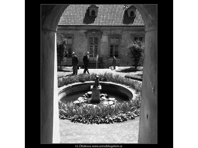 Pálfyovská zahrada (166-6), Praha 1959 červen, černobílý obraz, stará fotografie, prodej