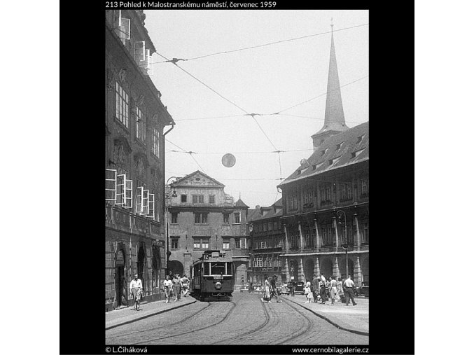 Pohled k Malostranskému náměstí (213), Praha 1959 červenec, černobílý obraz, stará fotografie, prodej