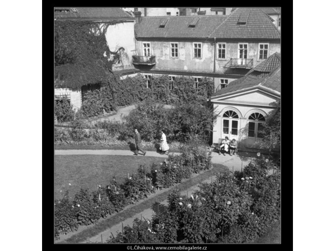 Část Vrtbovské zahrady (384-4), Praha 1959 , černobílý obraz, stará fotografie, prodej