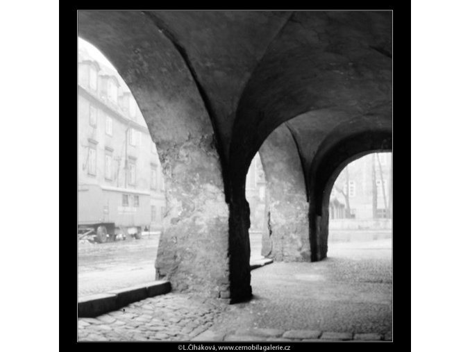 Podloubí (729), Praha 1959 , černobílý obraz, stará fotografie, prodej