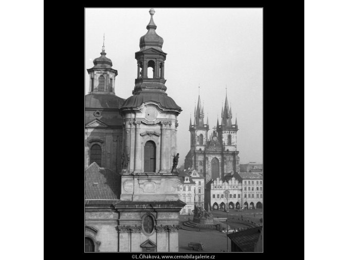 Týn a část kostela sv.Mikuláše (790-2), Praha 1959 , černobílý obraz, stará fotografie, prodej