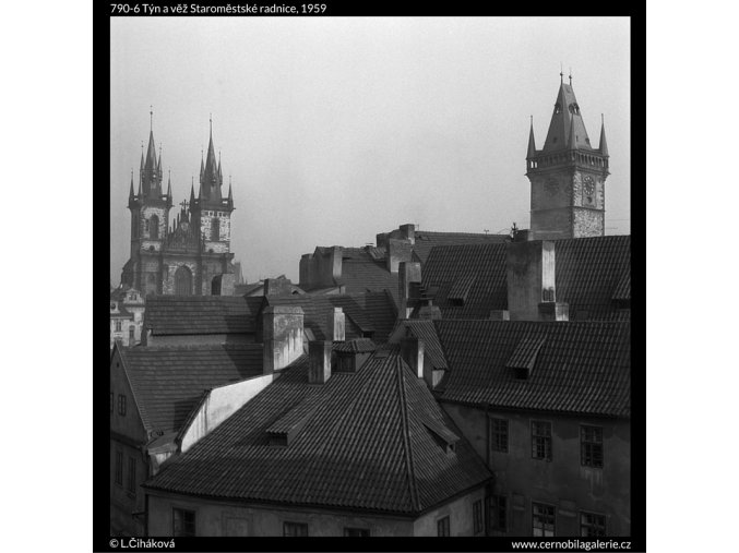 Týn a věž Staroměstské radnice (790-6), Praha 1959 , černobílý obraz, stará fotografie, prodej