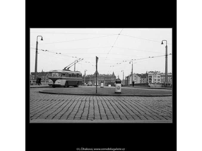 Jiráskův most (639-2), Praha 1960 červen, černobílý obraz, stará fotografie, prodej